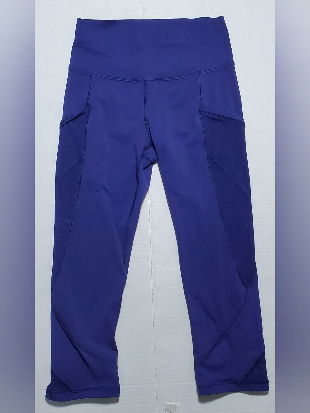 Lululemon Deep Blue Pace Rival Medium Rise Capri With Mesh Pockets Size 4